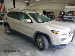 2015 Jeep Cherokee Latitude with VIN 1C4PJMCB0FW650372, listed as a Copart auction lot 54537785 with Not Provided miles and Clean Title. Bid and sale history available at carsss.com. Image 4.