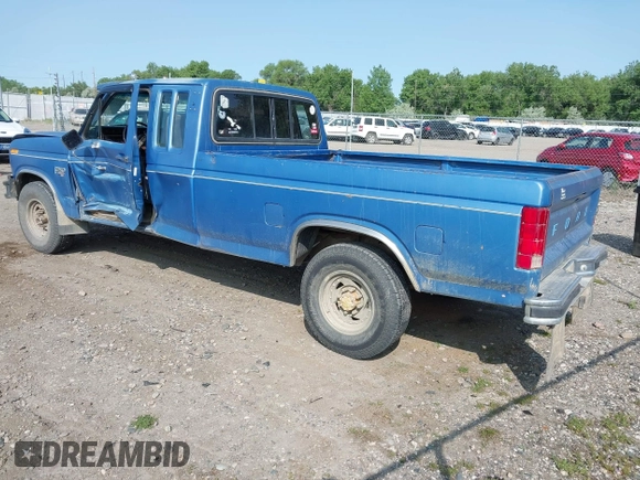 1985 Ford F-250 z VIN 1FTHX25L8FKA37064, wystawiony jako IAAI lot #42373947 z przebiegiem 12 428 mil mil oraz . Historia ofert i sprzedaży dostępna na DreamBid. Obrazek 3.