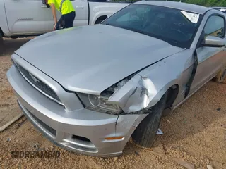 2014 Ford Mustang V6 с VIN 1ZVBP8AM4E5302273, выставлен на аукционе IAAI как лот 42288143 с пробегом 192 690 миль миль и . История ставок и продаж доступна на DreamBid. Изображение 6.