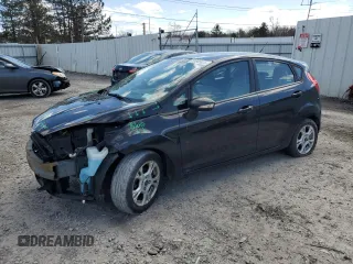 2014 Ford Fiesta SE z VIN 3FADP4EJ5EM182407, wystawiony jako Copart lot #51848425 z przebiegiem 134 347 mil mil oraz Szkoda całkowita • Salvage title. Historia ofert i sprzedaży dostępna na DreamBid. Obrazek 1.