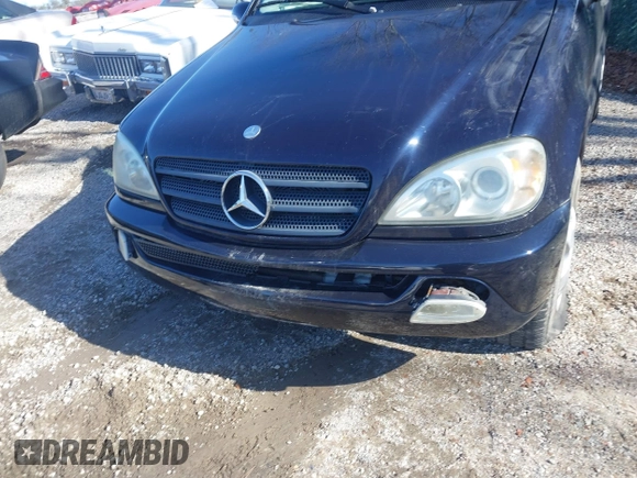 2004 Mercedes-Benz M 350 z VIN 4JGAB57E74A468252, wystawiony jako IAAI lot #41706046 z przebiegiem 126 119 mil mil oraz . Historia ofert i sprzedaży dostępna na DreamBid. Obrazek 6.