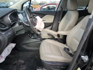 2020 Buick Encore Essence z VIN KL4CJGSB3LB033577, wystawiony jako Copart lot #53960845 z przebiegiem 57 581 mil mil oraz Szkody całkowita. Historia ofert i sprzedaży dostępna na DreamBid. Obrazek 7.