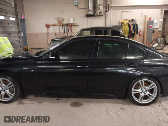 2015 BMW 3 Series 328i xDrive z VIN WBA3B3G56FNT19714, wystawiony jako IAAI lot #41831494 z przebiegiem 107 318 mil mil oraz . Historia ofert i sprzedaży dostępna na DreamBid. Obrazek 14.