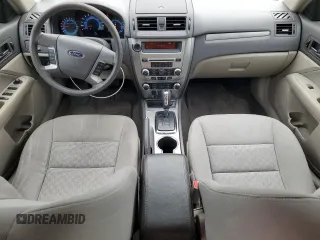 2010 Ford Fusion SE z VIN 3FAHP0HA0AR335424, wystawiony jako Copart lot #58853845 z przebiegiem 168 793 mil mil oraz Szkoda całkowita • Salvage title. Historia ofert i sprzedaży dostępna na DreamBid. Obrazek 8.