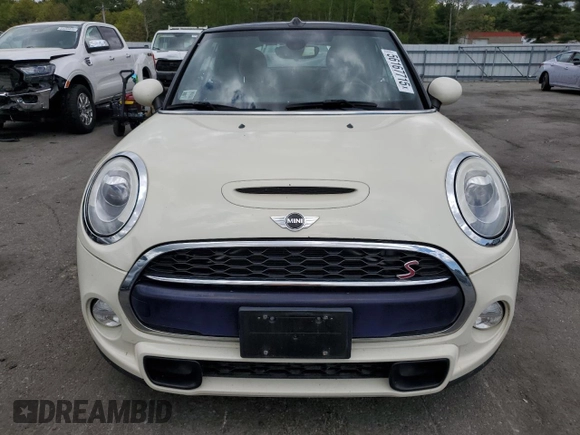 2017 MINI Convertible Cooper S с VIN WMWWG9C5XH3C80635, выставлен на аукционе Copart как лот 56167715 с пробегом 79 485 миль миль и Списание • Salvage title. История ставок и продаж доступна на DreamBid. Изображение 5.