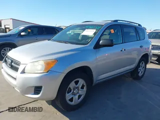 2010 Toyota RAV4 z VIN 2T3ZF4DVXAW038075, wystawiony jako IAAI lot #40422528 z przebiegiem 186 150 mil mil oraz . Historia ofert i sprzedaży dostępna na DreamBid. Obrazek 2.