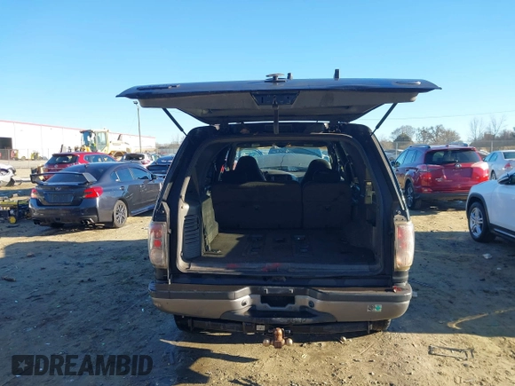 2000 Ford Expedition XLT with VIN 1FMRU1664YLB83051, listed as a IAAI auction lot 41326759 with 227,719 mi miles and . Bid and sale history available at DreamBid. Image 17.