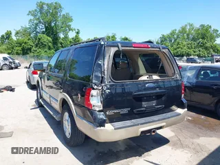 2006 Ford Expedition Eddie Bauer z VIN 1FMPU17596LB00921, wystawiony jako IAAI lot #42388660 z przebiegiem Nie podano mil oraz . Historia ofert i sprzedaży dostępna na DreamBid. Obrazek 6.
