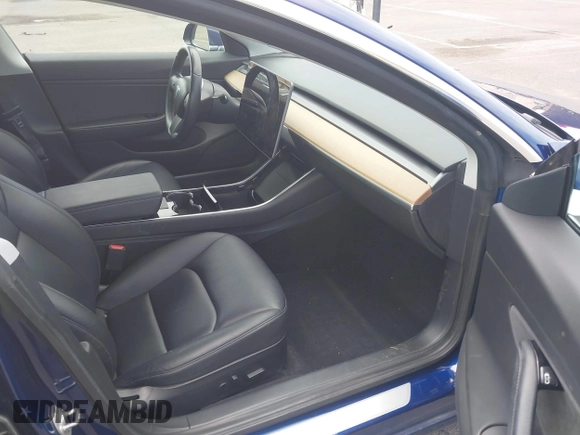 2018 Tesla Model 3 Long Range Battery z VIN 5YJ3E1EA6JF160859, wystawiony jako IAAI lot #42149636 z przebiegiem 81 159 mil mil oraz . Historia ofert i sprzedaży dostępna na DreamBid. Obrazek 5.
