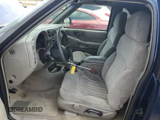 2000 Chevrolet Blazer LS with VIN 1GNCT18W3YK104430, listed as a Copart auction lot 68858864 with 47,342 mi miles and Salvage title. Bid and sale history available at DreamBid. Image 7.