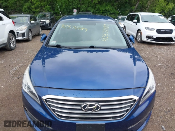 2015 Hyundai Sonata SE z VIN 5NPE24AF9FH043127, wystawiony jako IAAI lot #42372189 z przebiegiem 73 858 mil mil oraz . Historia ofert i sprzedaży dostępna na DreamBid. Obrazek 6.