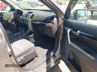 2011 Kia Sorento LX with VIN 5XYKT4A15BG175047, listed as a IAAI auction lot 42161402 with 102,509 mi miles and . Bid and sale history available at DreamBid. Image 5.