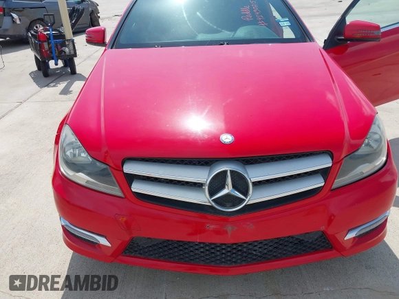 2013 Mercedes-Benz C 250 z VIN WDDGJ4HB3DG099831, wystawiony jako IAAI lot #42430715 z przebiegiem 156 321 mil mil oraz . Historia ofert i sprzedaży dostępna na DreamBid. Obrazek 6.