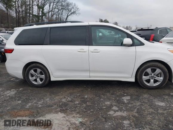2018 Toyota Sienna LE Auto Access Seat with VIN 5TDKZ3DC7JS962959, listed as a IAAI auction lot 41614517 with 89,362 mi miles. Bid and sale history available at carsss.com. Image 13.
