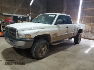 2002 Dodge 2500 z VIN 3B7KF236X2M256911, wystawiony jako Copart lot #51001775 z przebiegiem 208 199 mil mil oraz Tytuł czysty. Historia ofert i sprzedaży dostępna na DreamBid. Obrazek 1.