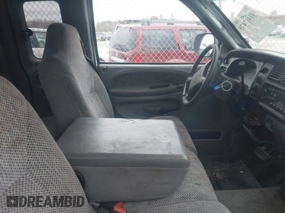 2000 Dodge 1500 with VIN 3B7HC13Z8YM207318, listed as a IAAI auction lot 41417475 with 232,453 mi miles and . Bid and sale history available at DreamBid. Image 5.