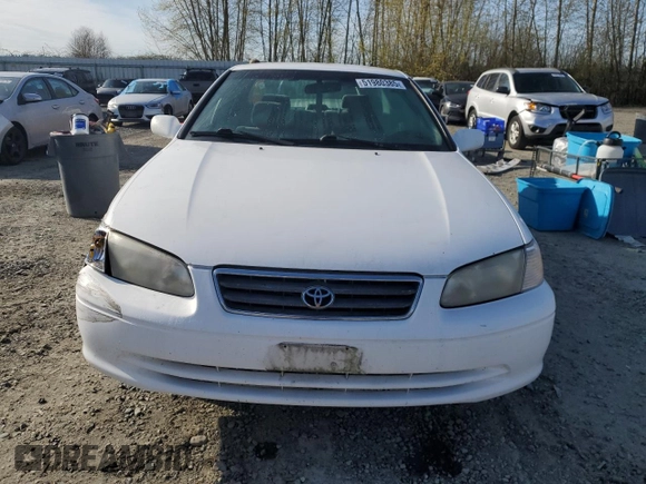 2000 Toyota Camry CE with VIN JT2BG22K0Y0470743, listed as a Copart auction lot 51980385 with 300,464 mi miles and Salvage Title. Bid and sale history available at carsss.com. Image 5.