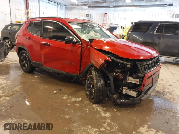2018 Jeep Compass Latitude z VIN 3C4NJDBB0JT191044, wystawiony jako IAAI lot #41395206 z przebiegiem 68 784 mil mil oraz . Historia ofert i sprzedaży dostępna na DreamBid. Obrazek 1.