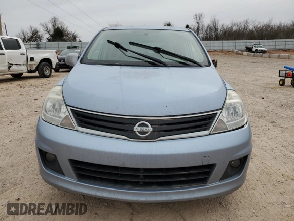 2010 Nissan Versa S z VIN 3N1BC1CPXAL356655, wystawiony jako Copart lot #47998165 z przebiegiem 109 853 mil mil oraz Szkoda całkowita • Salvage title. Historia ofert i sprzedaży dostępna na DreamBid. Obrazek 5.