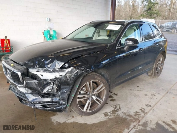 2018 Volvo XC60 Momentum with VIN LYVA22RKXJB101579, listed as a IAAI auction lot 41722082 with 33,579 mi miles. Bid and sale history available at carsss.com. Image 2.
