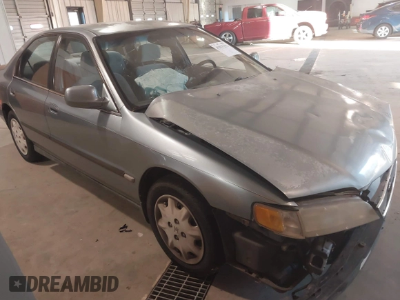 1996 Honda Accord LX with VIN 1HGCD563XTA141867, listed as a IAAI auction lot 41015252 with 420,800 mi miles and . Bid and sale history available at carsss.com. Image 1.