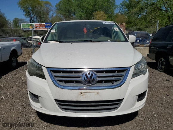 2010 Volkswagen Routan SE with VIN 2V4RW3D15AR348450, listed as a Copart auction lot 53656285 with 124,844 mi miles and Salvage Title. Bid and sale history available at carsss.com. Image 5.
