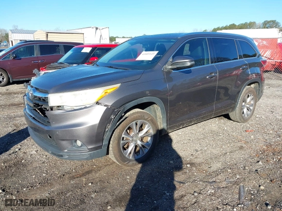 2014 Toyota Highlander XLE with VIN 5TDKKRFH2ES021473, listed as a IAAI auction lot 41809149 with 220,867 mi miles. Bid and sale history available at carsss.com. Image 2.