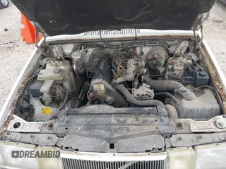 1992 Volvo 900 GLS z VIN YV1JS8836N3074356, wystawiony jako IAAI lot #42253390 z przebiegiem 195 310 mil mil oraz . Historia ofert i sprzedaży dostępna na DreamBid. Obrazek 10.