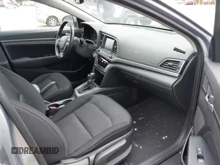 2017 Hyundai Elantra SE z VIN 5NPD84LF8HH202097, wystawiony jako IAAI lot #42283307 z przebiegiem 94 568 mil mil oraz . Historia ofert i sprzedaży dostępna na DreamBid. Obrazek 5.