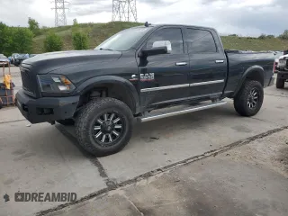 2018 Ram 2500 Laramie z VIN 3C6UR5FL1JG109657, wystawiony jako Copart lot #56828345 z przebiegiem 165 143 mil mil oraz Szkoda całkowita • Salvage title. Historia ofert i sprzedaży dostępna na DreamBid. Obrazek 1.