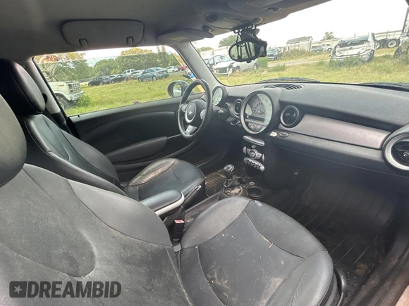2010 MINI Hardtop with VIN WMWMF3C55ATZ24438, listed as a Copart auction lot 56395435 with Not Provided miles and Clean Title. Bid and sale history available at DreamBid. Image 5.