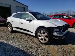 2020 Jaguar I-Pace SE z VIN SADHC2S14L1F79060, wystawiony jako Copart lot #43287464 z przebiegiem 25 775 mil mil oraz . Historia ofert i sprzedaży dostępna na DreamBid. Obrazek 4.