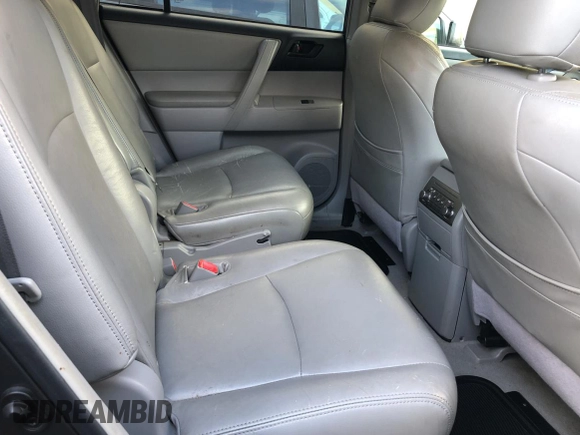 2010 Toyota Highlander with VIN 5TDZK3EH1AS010097, listed as a Copart auction lot 82418184 with 228,242 mi miles and Clean title. Bid and sale history available at DreamBid. Image 6.