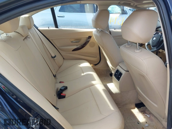 2016 BMW 3 Series 320i xDrive z VIN WBA8A3C50GK689560, wystawiony jako IAAI lot #41761594 z przebiegiem 86 453 mil mil oraz . Historia ofert i sprzedaży dostępna na DreamBid. Obrazek 8.