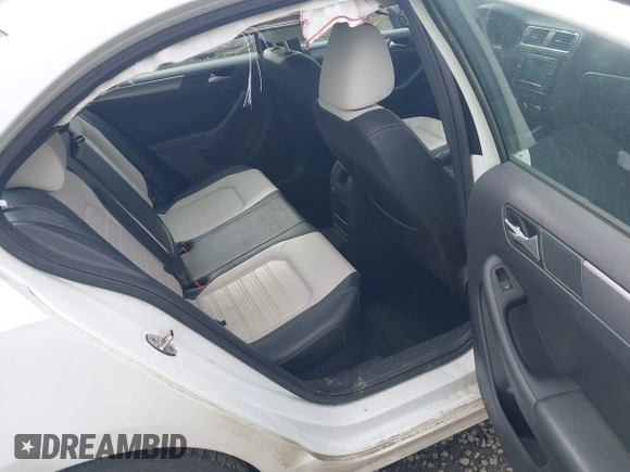 2016 Volkswagen Jetta Sport z VIN 3VWD17AJ3GM216976, wystawiony jako IAAI lot #42012643 z przebiegiem 145 795 mil mil oraz . Historia ofert i sprzedaży dostępna na DreamBid. Obrazek 8.