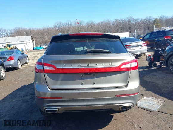 2016 Lincoln MKX Reserve with VIN 2LMTJ6LR7GBL90370, listed as a IAAI auction lot 41578776 with Not Provided miles and . Bid and sale history available at DreamBid. Image 17.