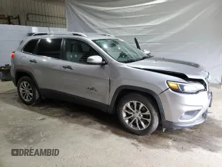 2019 Jeep Cherokee Latitude Plus z VIN 1C4PJLLB6KD129415, wystawiony jako Copart lot #55595815 z przebiegiem 94 757 mil mil oraz Szkoda całkowita • Salvage title. Historia ofert i sprzedaży dostępna na DreamBid. Obrazek 4.