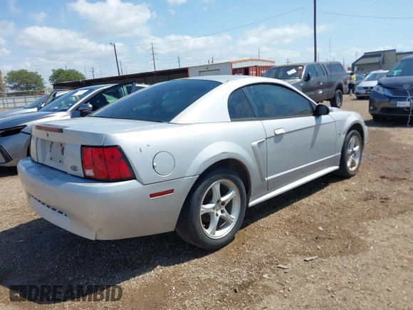 2002 Ford Mustang Standard with VIN 1FAFP40412F222679, listed as a IAAI auction lot 42022249 with 1 mi miles. Bid and sale history available at carsss.com. Image 4.