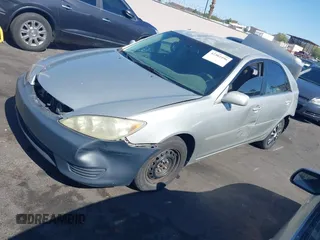 2005 Toyota Camry STD z VIN 4T1BE32K95U419292, wystawiony jako IAAI lot #42302496 z przebiegiem 233 632 mil mil oraz . Historia ofert i sprzedaży dostępna na DreamBid. Obrazek 17.