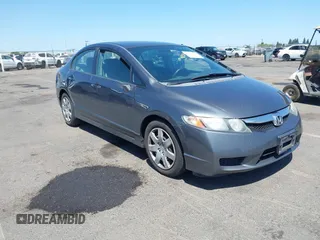 2009 Honda Civic LX z VIN 2HGFA16569H302404, wystawiony jako IAAI lot #42348074 z przebiegiem 157 897 mil mil oraz . Historia ofert i sprzedaży dostępna na DreamBid. Obrazek 1.