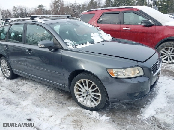 2008 Volvo V50 2.5T R-Design with VIN YV1MJ672682396325, listed as a IAAI auction lot 41456223 with 100,255 mi miles. Bid and sale history available at carsss.com. Image 1.