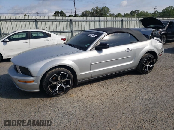 2005 Ford Mustang Deluxe z VIN 1ZVFT84N955199627, wystawiony jako Copart lot #53559625 z przebiegiem 138 799 mil mil oraz Szkoda całkowita • Salvage title. Historia ofert i sprzedaży dostępna na DreamBid. Obrazek 1.