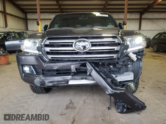 2020 Toyota Land Cruiser z VIN JTMCY7AJ5L4094265, wystawiony jako Copart lot #49725175 z przebiegiem 85 180 mil mil oraz Szkoda całkowita • Salvage title. Historia ofert i sprzedaży dostępna na DreamBid. Obrazek 5.