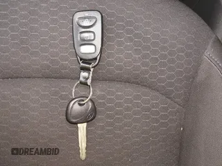 2020 Hyundai Elantra SE z VIN 5NPD74LF4LH521489, wystawiony jako IAAI lot #40638019 z przebiegiem 27 706 mil mil oraz . Historia ofert i sprzedaży dostępna na DreamBid. Obrazek 11.