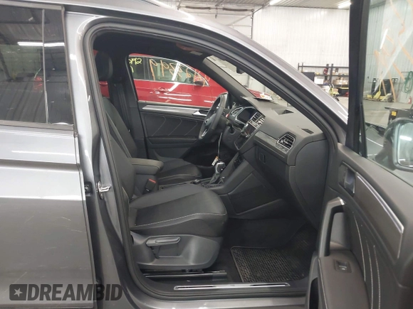 2024 Volkswagen Tiguan SE R-Line Black с VIN 3VV8B7AX8RM090818, выставлен на аукционе IAAI как лот 42123399 с пробегом 10 846 миль миль и . История ставок и продаж доступна на DreamBid. Изображение 5.