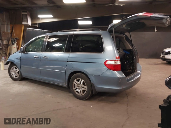 2007 Honda Odyssey EX-L with VIN 5FNRL38687B102568, listed as a IAAI auction lot 41991054 with 243,896 mi miles. Bid and sale history available at carsss.com. Image 3.
