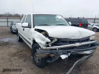 2002 Chevrolet Silverado 1500 LT with VIN 1GCEK19T32E199280, listed as a IAAI auction lot 41472421 with 1 mi miles. Bid and sale history available at carsss.com. Image 1.