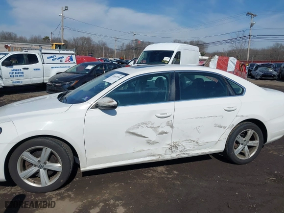 2012 Volkswagen Passat SE with VIN 1VWBP7A38CC020227, listed as a IAAI auction lot 41644536 with 227,205 mi miles. Bid and sale history available at carsss.com. Image 17.