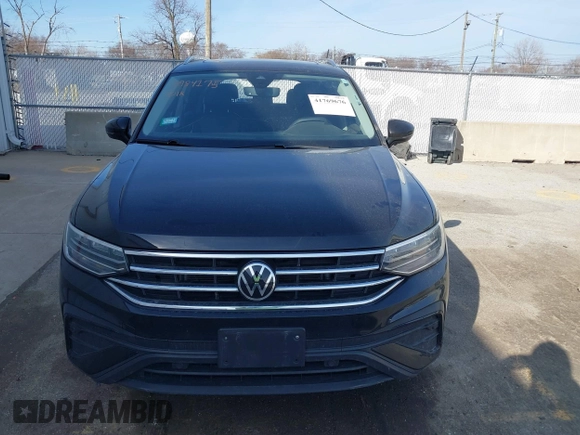 2022 Volkswagen Tiguan SE z VIN 3VV2B7AX4NM118467, wystawiony jako IAAI lot #41769676 z przebiegiem 55 305 mil mil oraz . Historia ofert i sprzedaży dostępna na DreamBid. Obrazek 13.