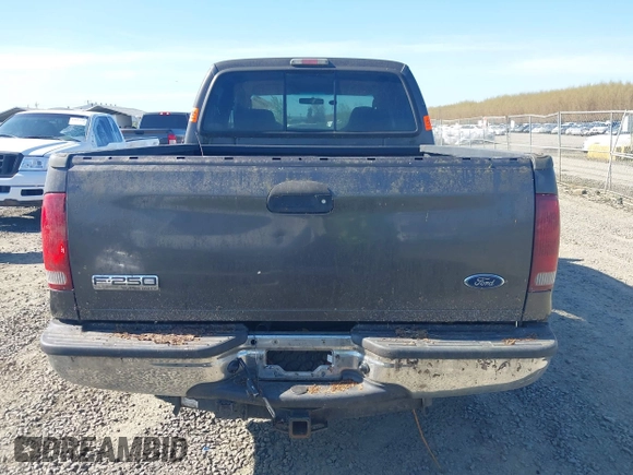 2006 Ford F-250 XL z VIN 1FTSW21P16ED75714, wystawiony jako IAAI lot #42029148 z przebiegiem Nie podano mil oraz . Historia ofert i sprzedaży dostępna na DreamBid. Obrazek 16.